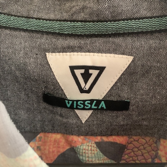 Snake pattern VISSLA button down - Picture 3 of 3
